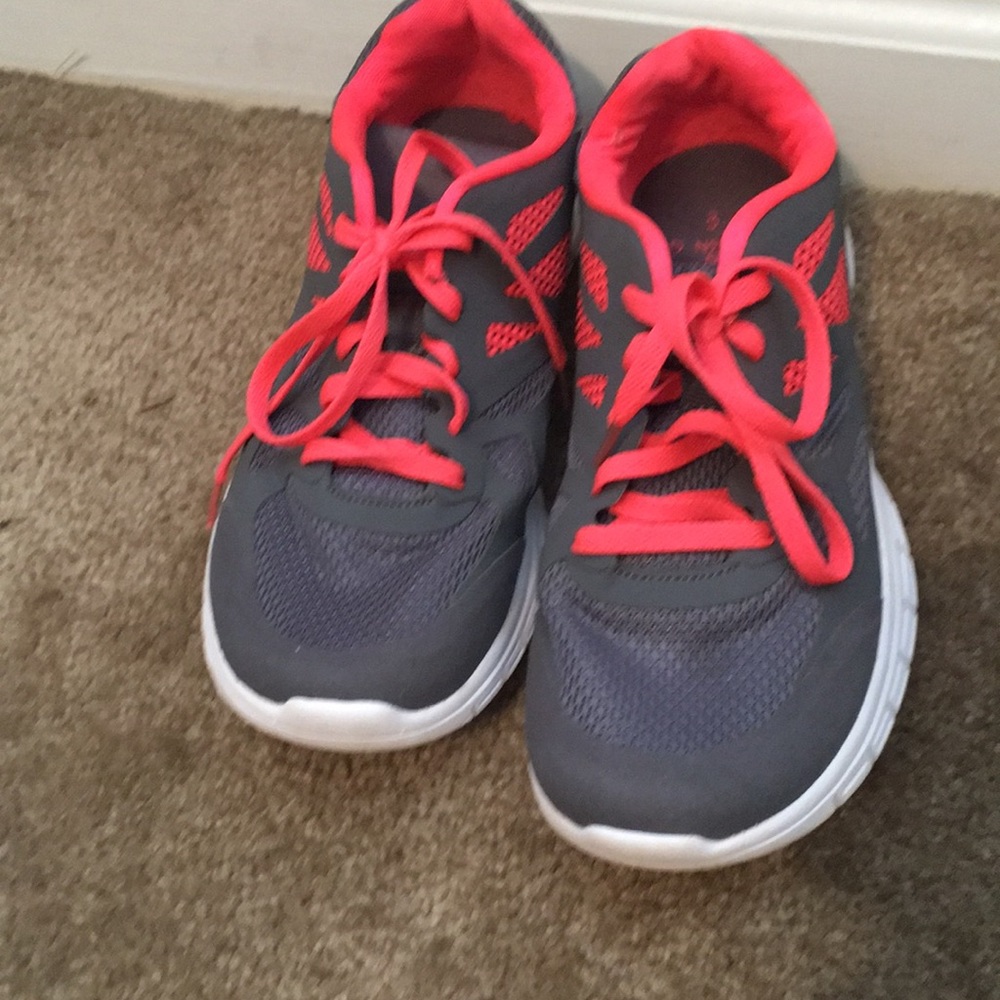 Running shoes - Picture 2 of 3